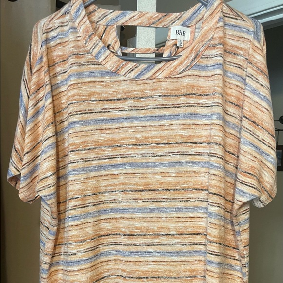 Short sleeve never worn shirt from the Buckle - Picture 1 of 3